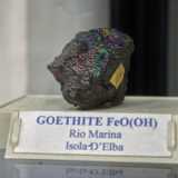 Caratterizzata da una iridescenza metallica, � poi la �goethite�, costituita da idrossido di ferro e il cui nome rimanda al poeta tedesco Goethe. Il grande scrittore era anche un appassionato di minerali: scrisse anche dei saggi sull�origine dei colori naturali